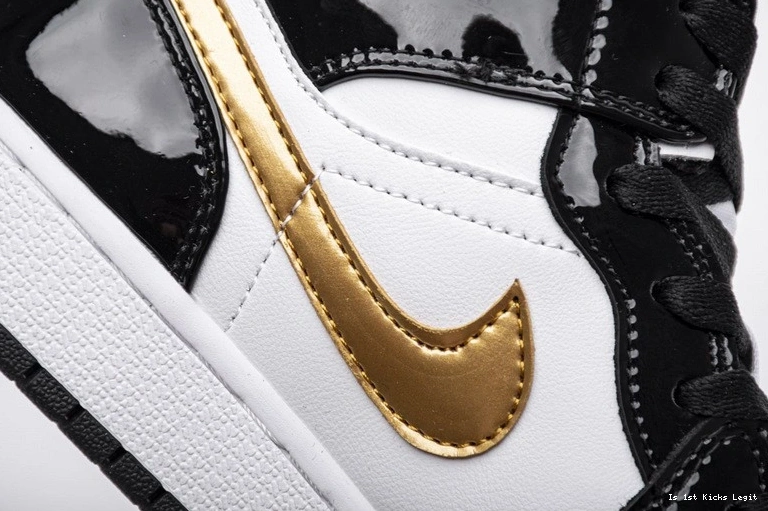 Mid Jordan Gold 1   852542-007 Patent Black White 0322